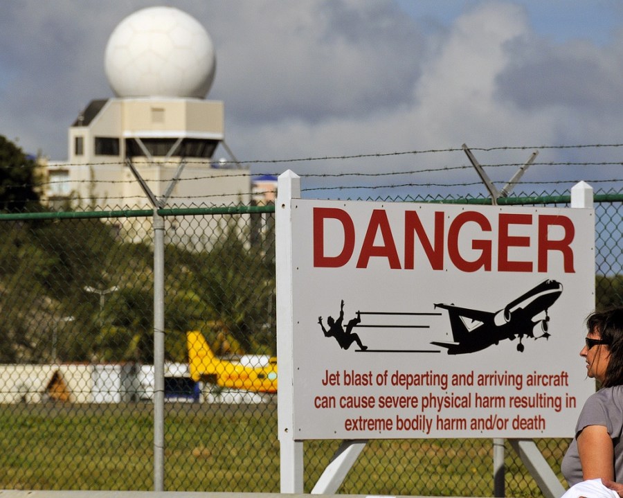 Peligro por cercanía a los aviones.