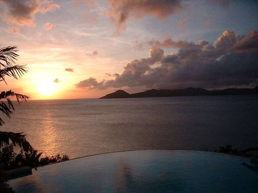 St. Kitts & Nevis. Puesta de sol.