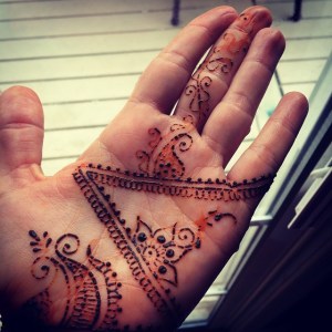 Descostrado de la pasta de Henna