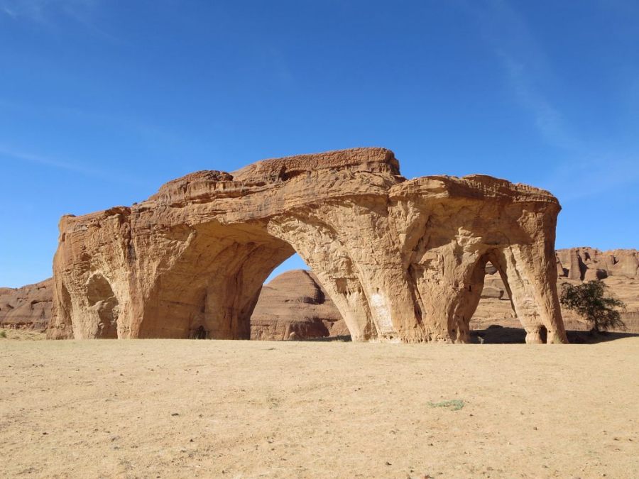 Roca de los cinco arcos en las montañas de Ennedi. Foto: David Stanley